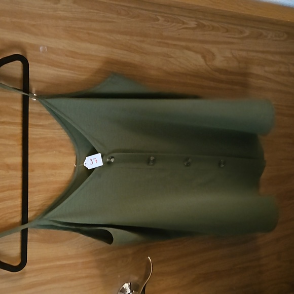 Green Tank - Picture 2 of 2